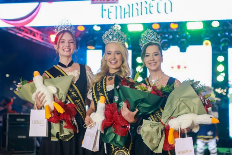 Sandiele Schaefer é eleita rainha da 40ª Fenarreco