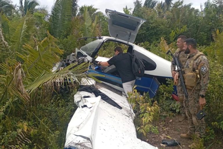 Avião com cinco pessoas, incluindo criança, cai logo após decolar no Maranhão