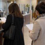Mulheres são detidas com documento falso em agência bancária de Timbó