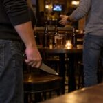 Discussão em bar termina com homem esfaqueado em Itapema (SC)