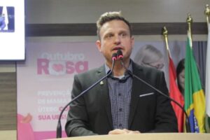 Vereador Leonardo Schmitz passa mal durante sessão e é levado ao hospital em Brusque