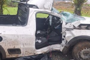 Jovem de 25 anos morre após carro sair da pista e bater contra poste em SC