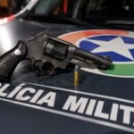 PM atende acidente e encontra arma de fogo dentro de veículo em Brusque