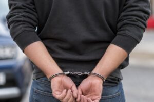 Procurado pela Justiça por furto é preso durante rondas em Brusque