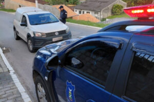 GTB segue registrando motoristas na contra-mão da rua Rua Ivandro Bruns