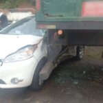 Mulher fica gravemente ferida após carro bater na traseira de carreta na SC-108