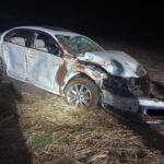 Passageiro teria sido arremessado para fora de carro durante capotamento em SC
