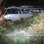 Capotamento de micro-ônibus deixa três mortos e 14 feridos no interior de SP