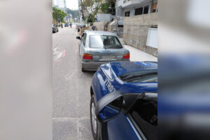 Colisão transversal envolve dois veículos em Brusque