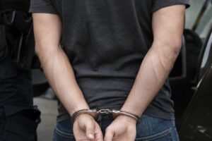 Homem procurado por roubo e tráfico é preso em Guabiruba