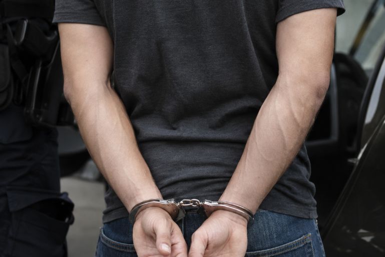 Homem procurado por roubo e tráfico é preso em Guabiruba