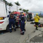 Idoso fica ferido após colisão entre carro e caminhão em Gaspar
