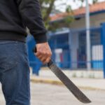 Homem com facão é impedido de entrar em escola de Leoberto Leal (SC)