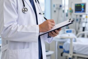 Médico é condenado por crime sexuais contra suas pacientes em SC
