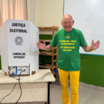 Luciano Hang vota no primeiro turno das eleições 2026