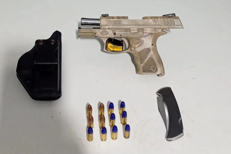 Motorista faz “cavalo de pau”, tenta fugir da PM e é flagrado com pistola