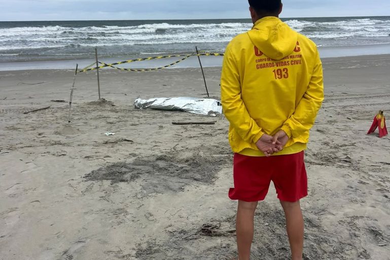 Corpo de homem é encontrado na faixa de areia em São Francisco do Sul
