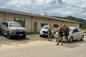 Veículo roubado é recuperado após mobilização da PM de Brusque