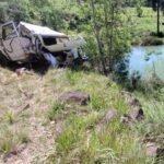 Motorista morre após carro capotar e cair em açude na SC-150