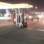 Carro tomba na Avenida Otto Renaux, em Brusque