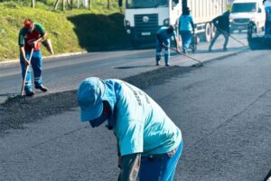 Secretaria de Obras mantém estrutura do Asfaltaço para recuperar vias de Brusque