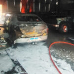 Fogo toma conta de funilaria e destrói cinco veículos em Santa Catarina