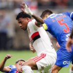 Flamengo goleia o Bahia e reassume a liderança do Brasileirão
