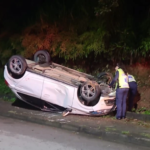 Motorista fica ferido após capotamento de carro em Brusque