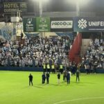 Brusque x Paysandu é interrompido por risco na arquibancada e será retomado neste domingo