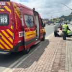 Motoboy sofre fratura após colisão com carro no Centro ll