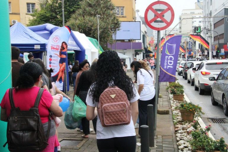 Sábado Fácil especial de Dia das Crianças movimenta o centro de Brusque