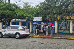 Criança de três anos sai sozinha de creche e é encontrada em rua de Florianópolis