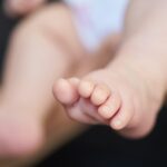 Bebê de nove meses é atingido por comida quente durante discussão entre casal em SC